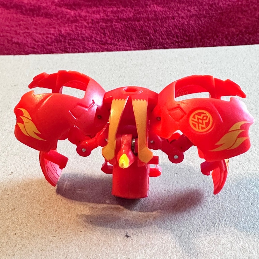 Bakugan Pyrus Neo Dragonoid‎ Red Gold 100G Battle Brawlers Transforming Toy